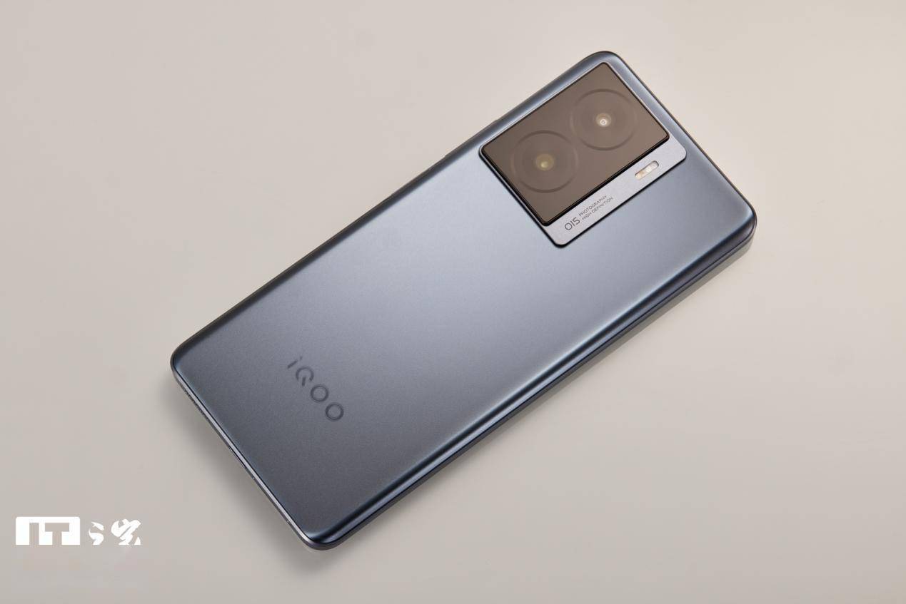 iqoo是什么牌子手机:iQOO Z7s 5G 手机现身 Google Play 支持设备列表